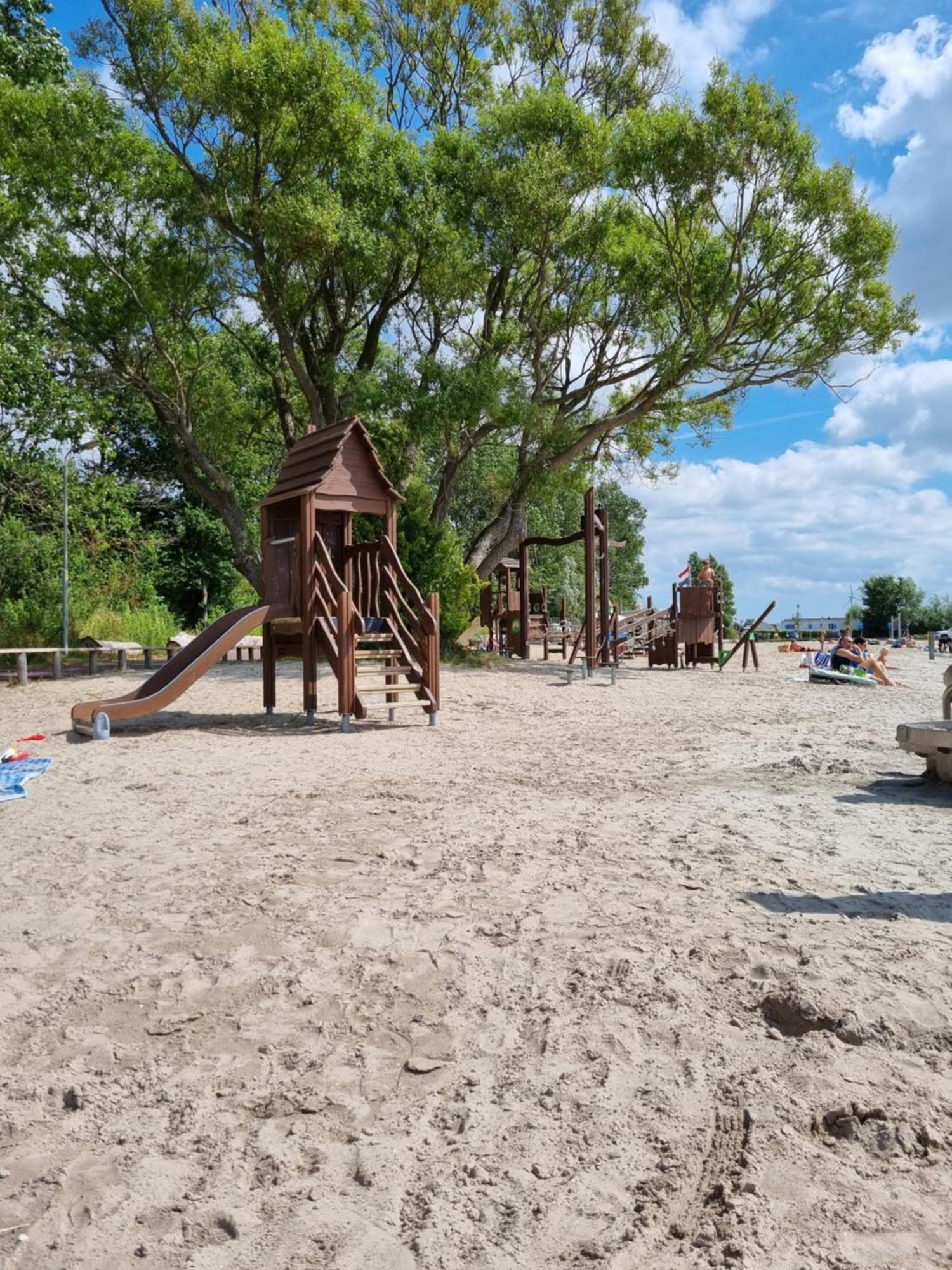 Camping De Tulpenweide Lege Kampeerplaats, Lege Plaats Op Het Gras Zonder Bed Breezand ภายนอก รูปภาพ