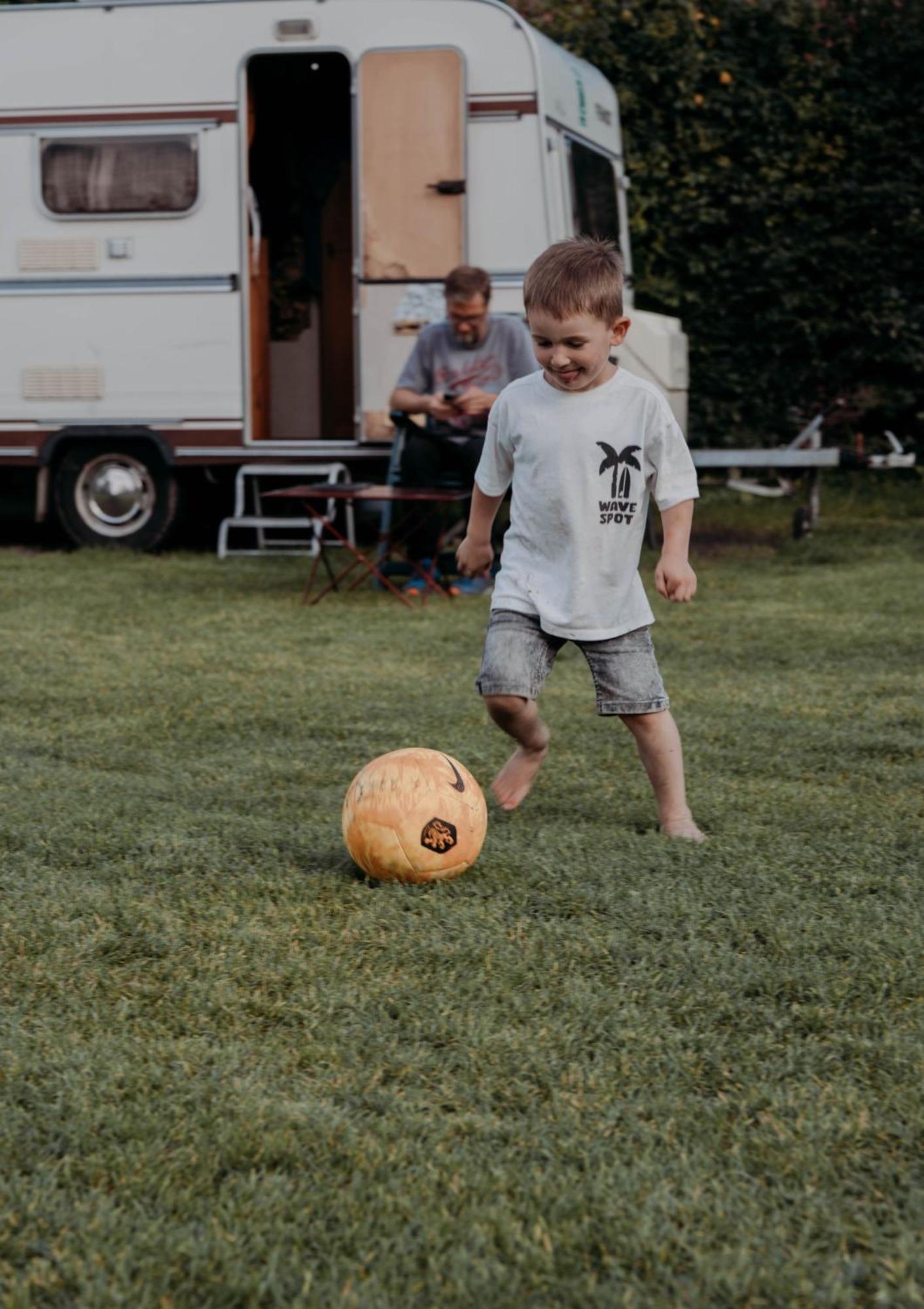 Camping De Tulpenweide Lege Kampeerplaats, Lege Plaats Op Het Gras Zonder Bed Breezand ภายนอก รูปภาพ
