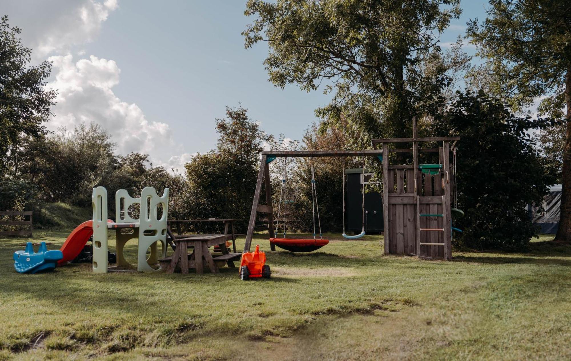 Camping De Tulpenweide Lege Kampeerplaats, Lege Plaats Op Het Gras Zonder Bed Breezand ภายนอก รูปภาพ