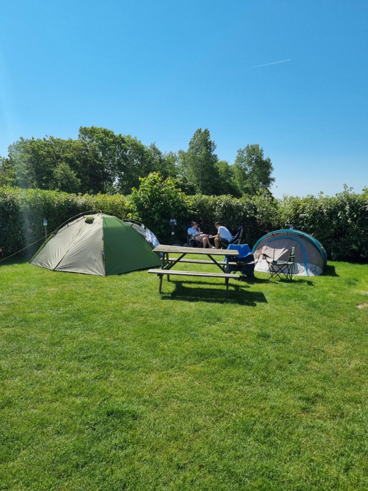 Camping De Tulpenweide Lege Kampeerplaats, Lege Plaats Op Het Gras Zonder Bed Breezand ภายนอก รูปภาพ