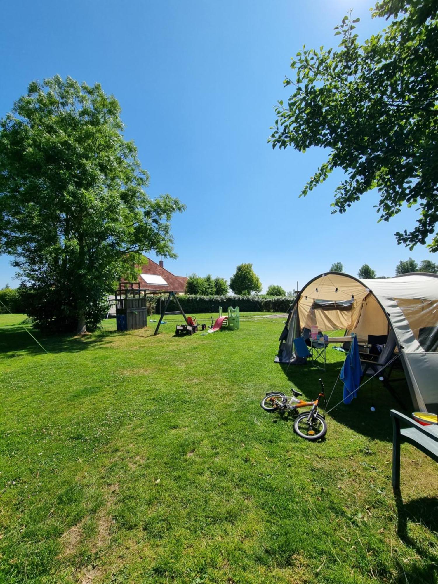 Camping De Tulpenweide Lege Kampeerplaats, Lege Plaats Op Het Gras Zonder Bed Breezand ห้อง รูปภาพ